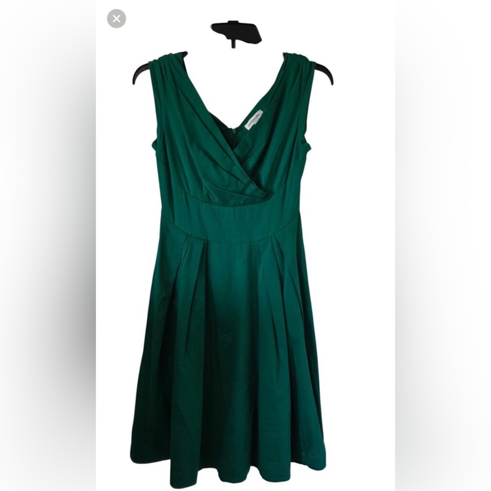 Emily and Fin Womens Florence Dress Size Medium Emerald Green Sleeveless Pleated - Picture 4 of 4